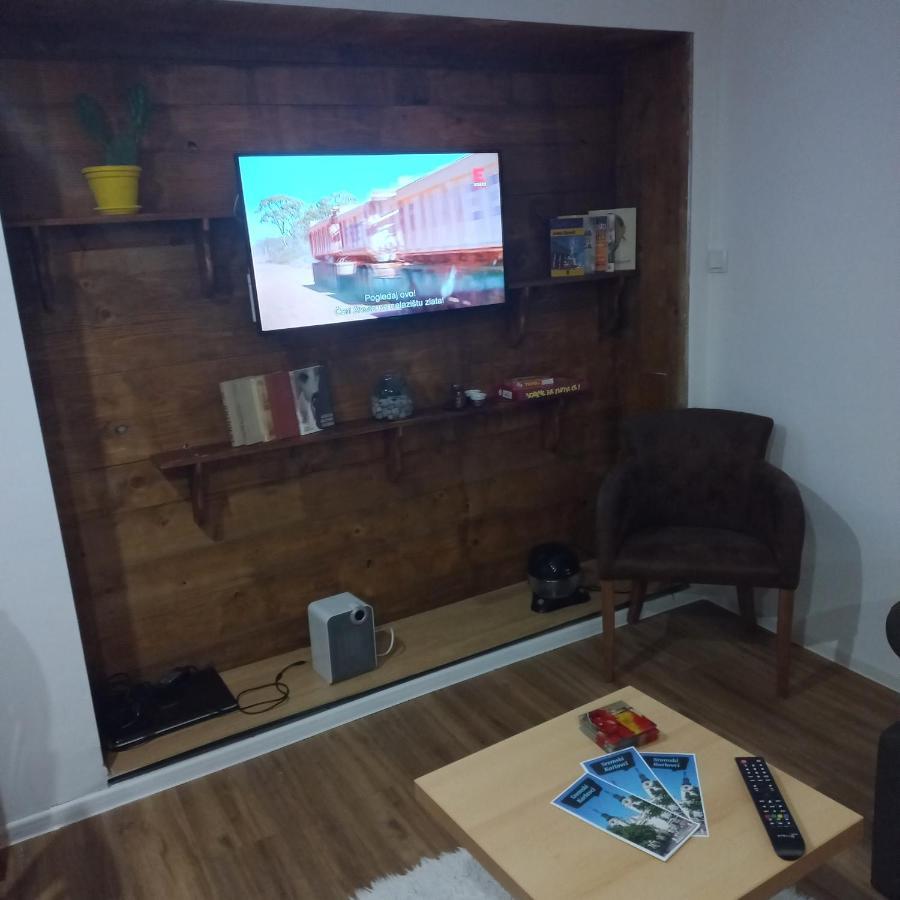 Ferienwohnung Dvorska Oaza Sremski Karlovci Exterior foto