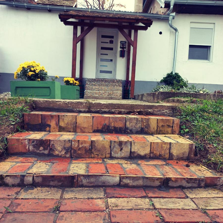Ferienwohnung Dvorska Oaza Sremski Karlovci Exterior foto