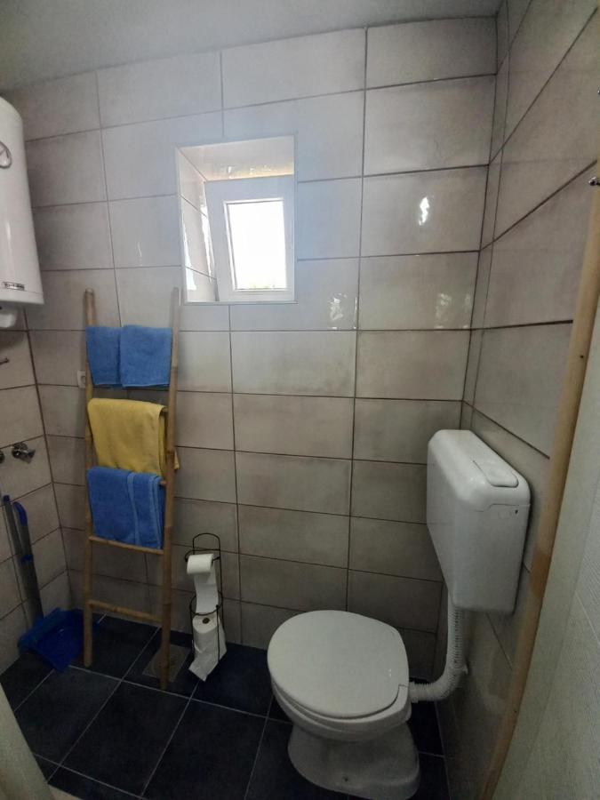 Ferienwohnung Dvorska Oaza Sremski Karlovci Exterior foto