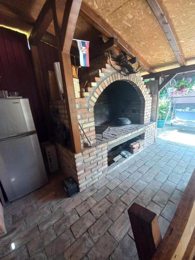 Ferienwohnung Dvorska Oaza Sremski Karlovci Exterior foto