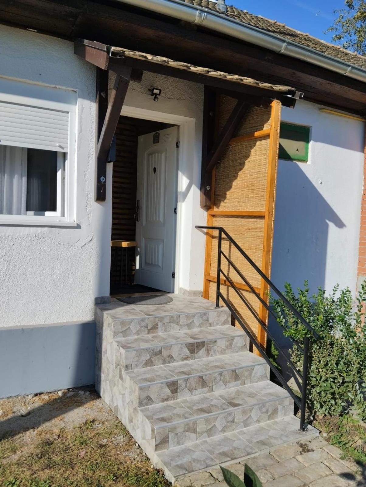 Ferienwohnung Dvorska Oaza Sremski Karlovci Exterior foto