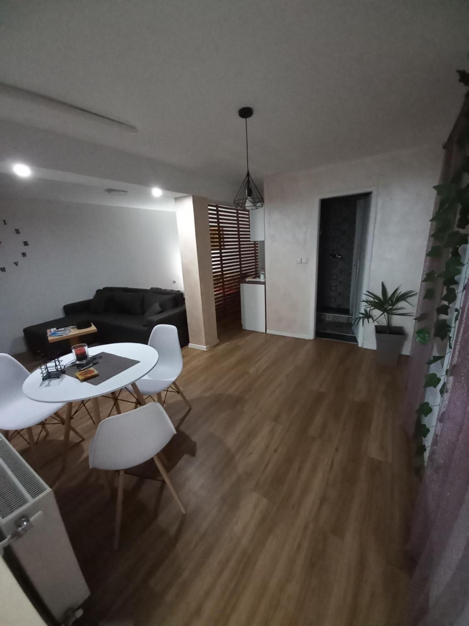 Ferienwohnung Dvorska Oaza Sremski Karlovci Zimmer foto