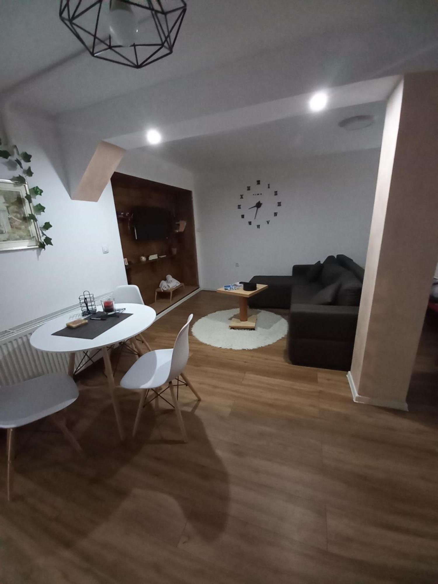 Ferienwohnung Dvorska Oaza Sremski Karlovci Zimmer foto